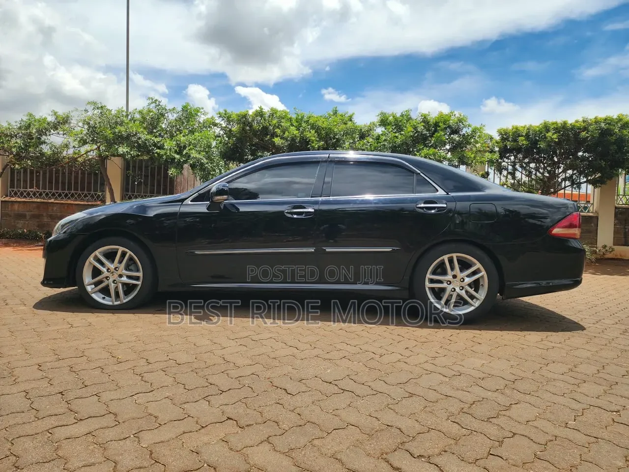 Toyota Crown 2010 Black