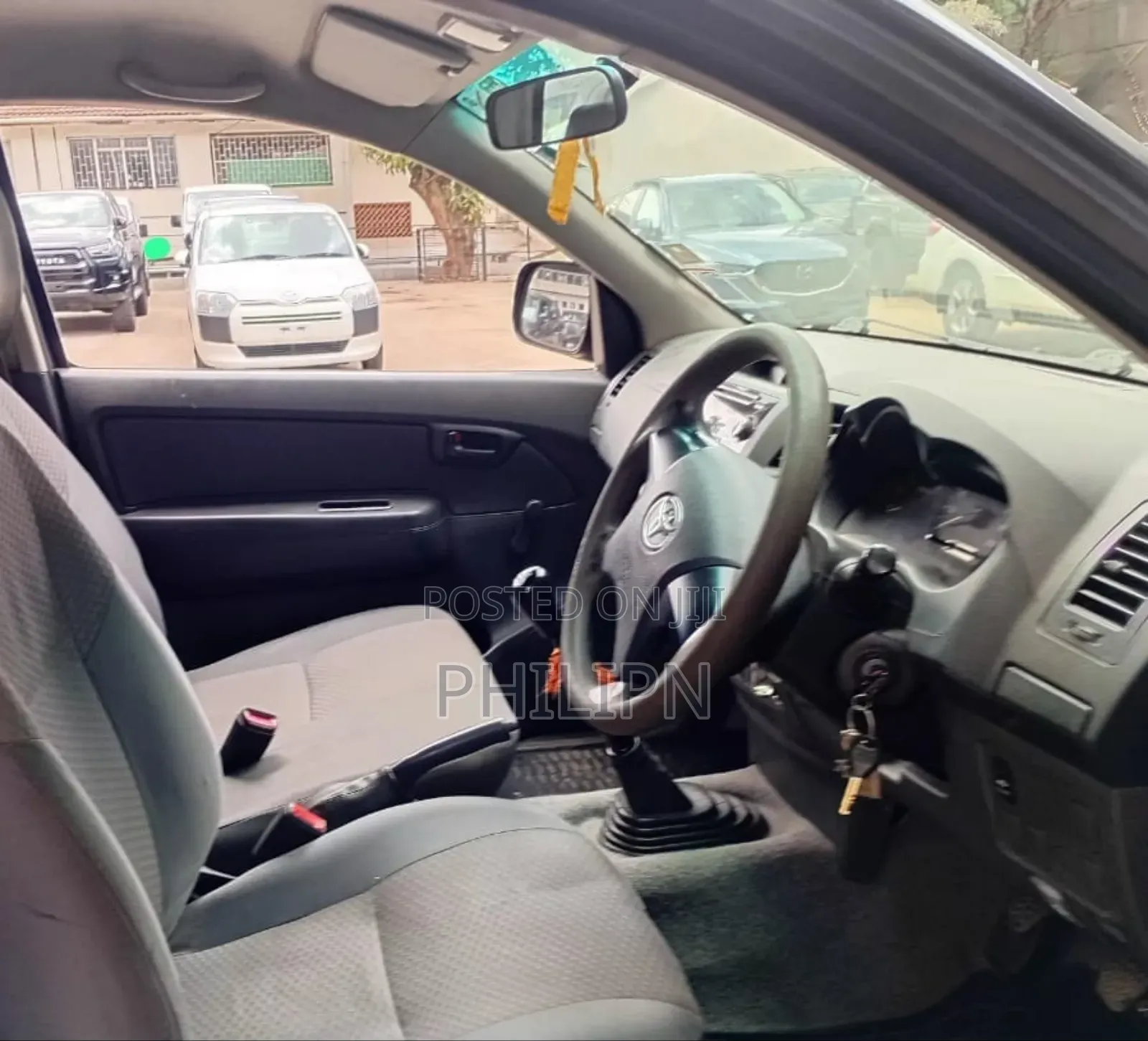 Toyota Hilux 2015 Gray