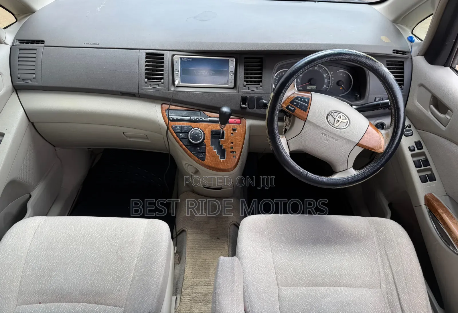 Toyota ISIS 2010 Black