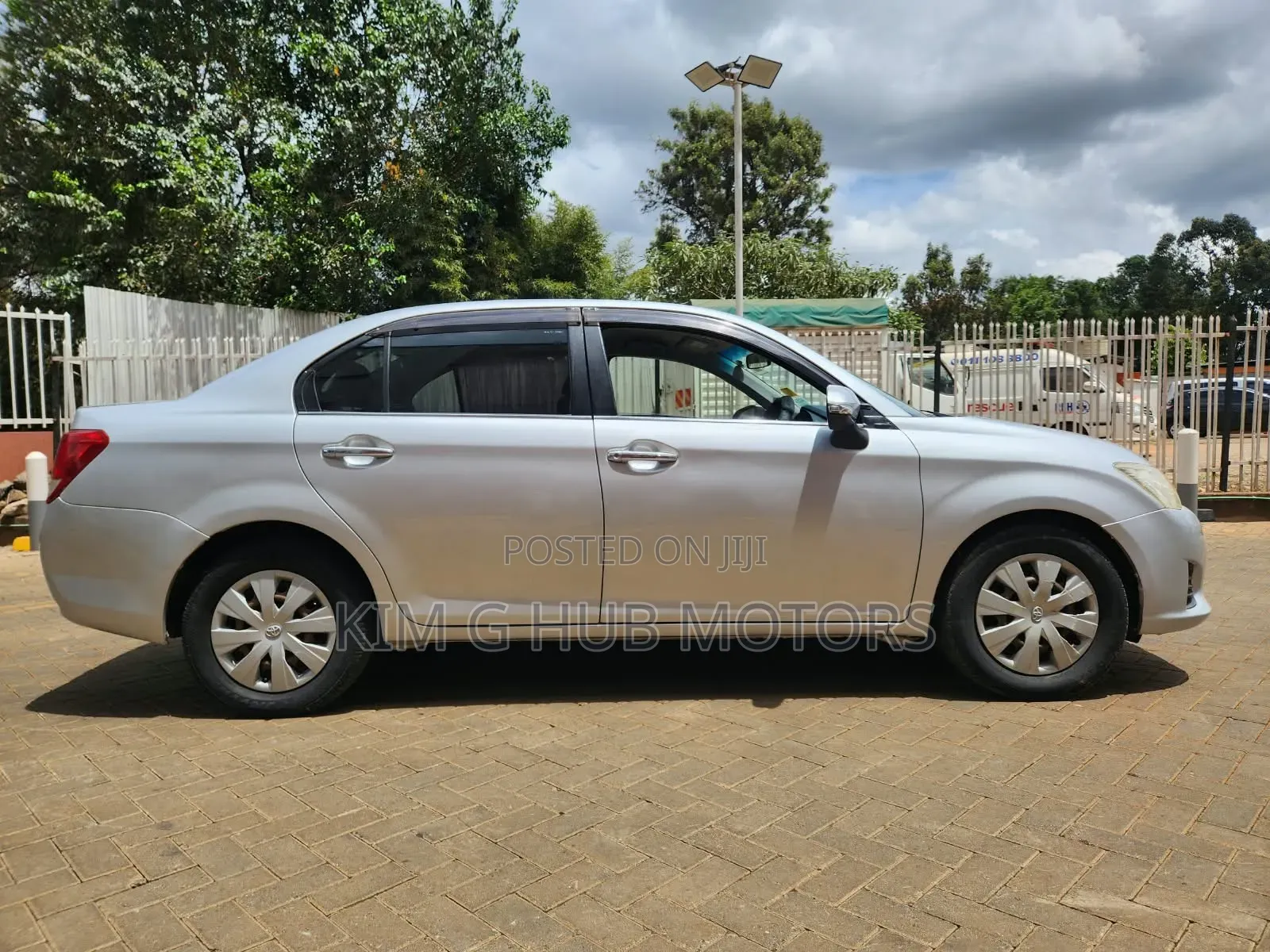 Toyota Axio 1.5 X 2WD 2012 Silver