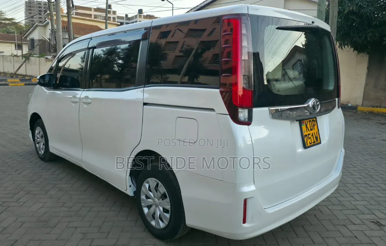 Toyota Noah 2.0 FWD (7 Seater) 2017 White