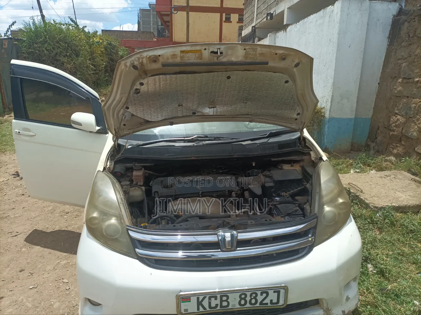Toyota ISIS 2009 White