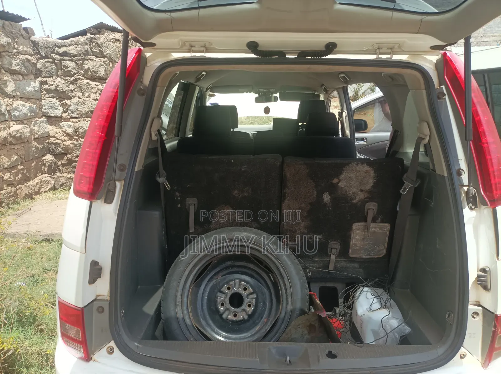 Toyota ISIS 2009 White