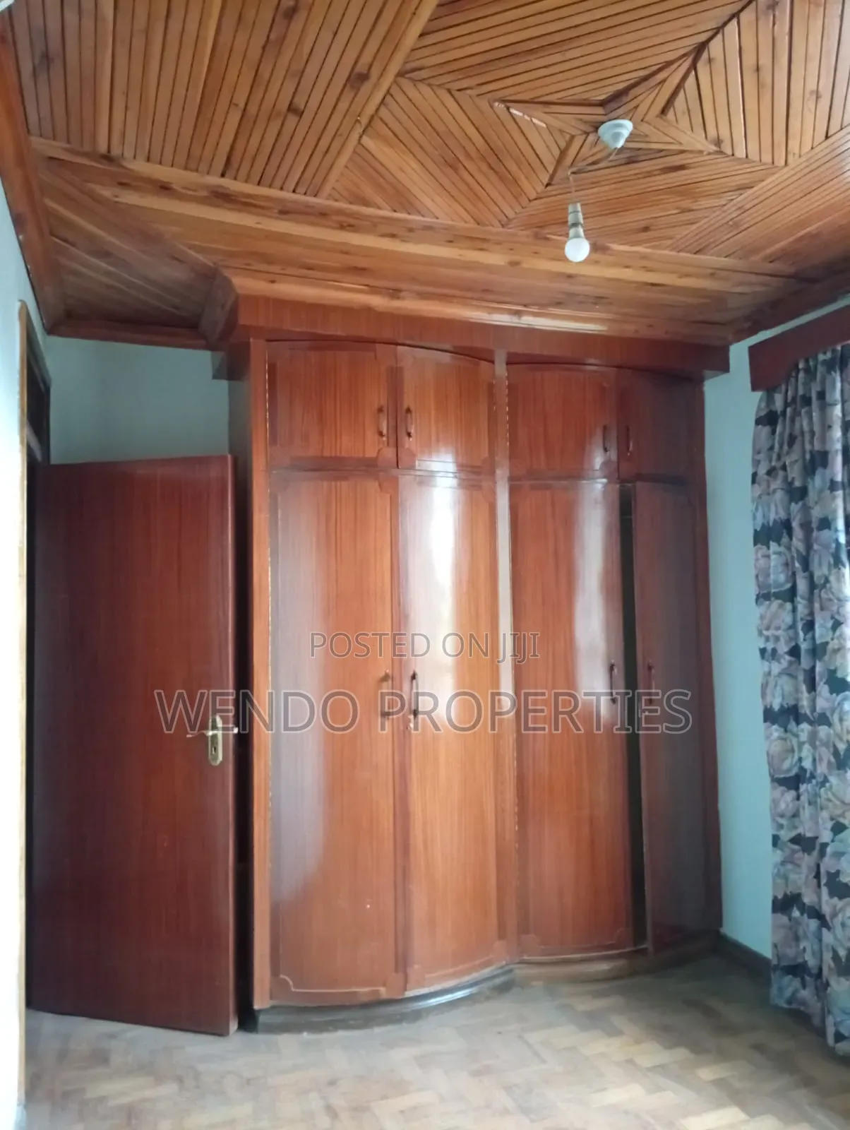 8bdrm Villa in Woodlands for sale