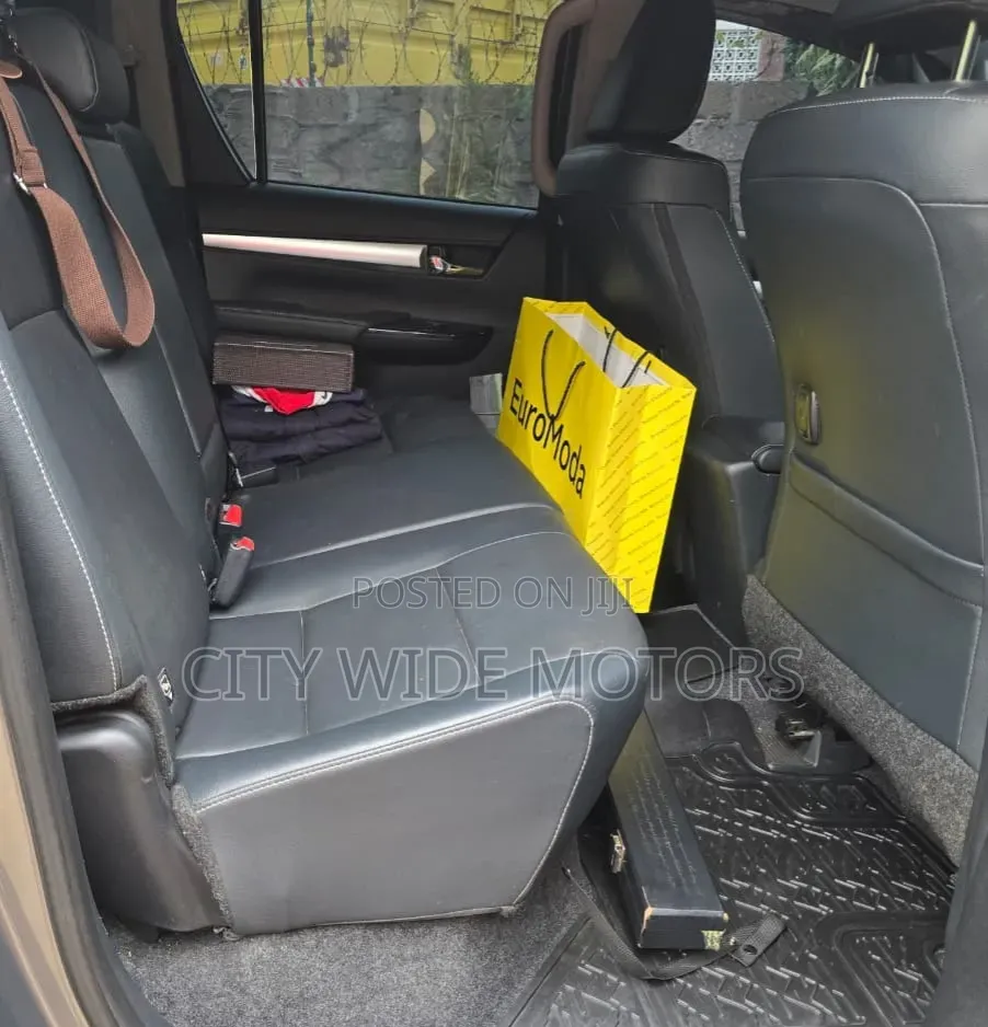 Toyota Hilux 2025 Gold