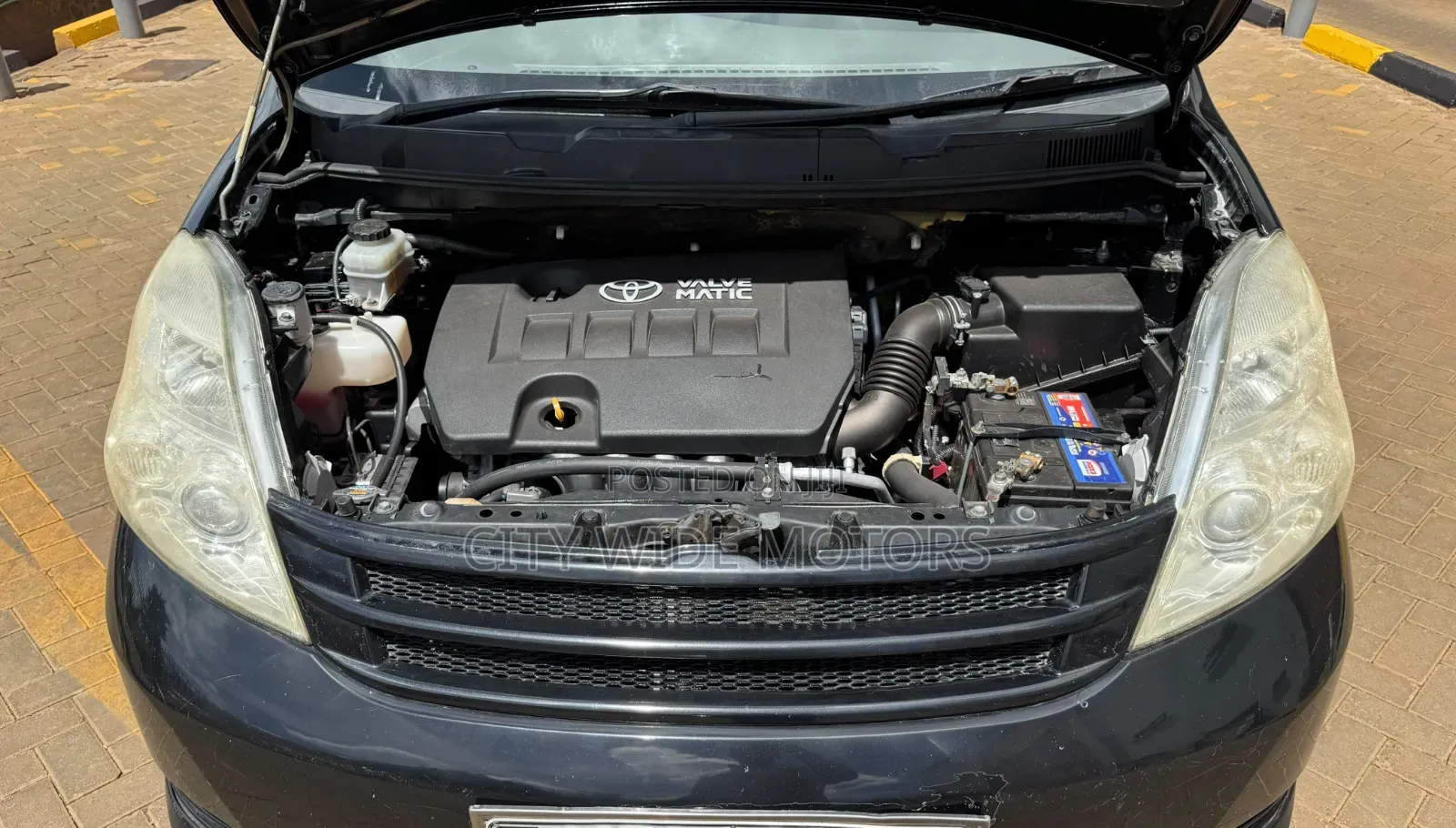 Toyota ISIS 2010 Black