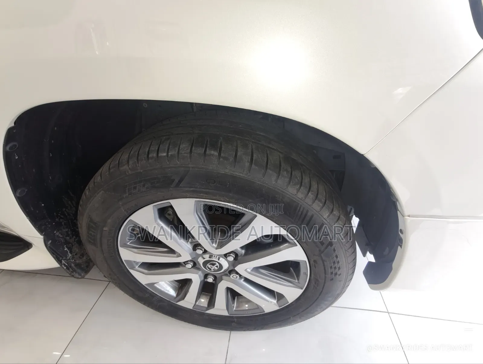 Toyota Land Cruiser 4.6 V8 ZX 2020 White