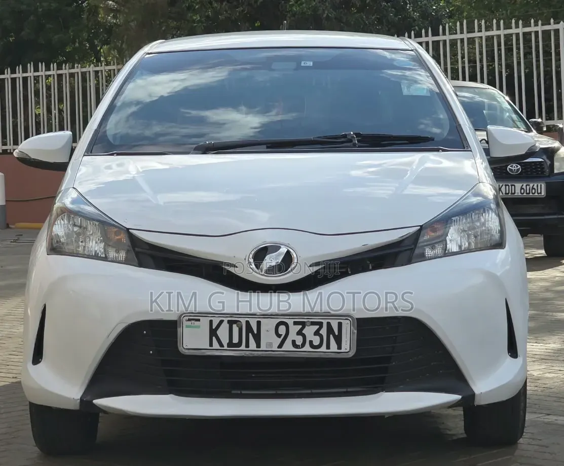 Toyota Vitz 1.3 FWD 5dr 2016 Pearl