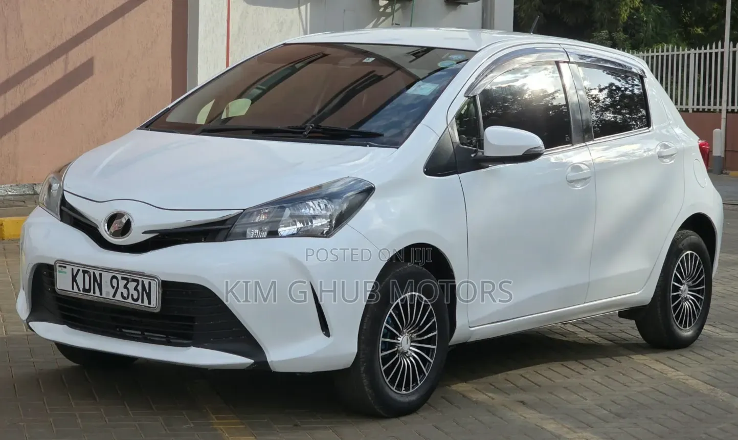 Toyota Vitz 1.3 FWD 5dr 2016 Pearl