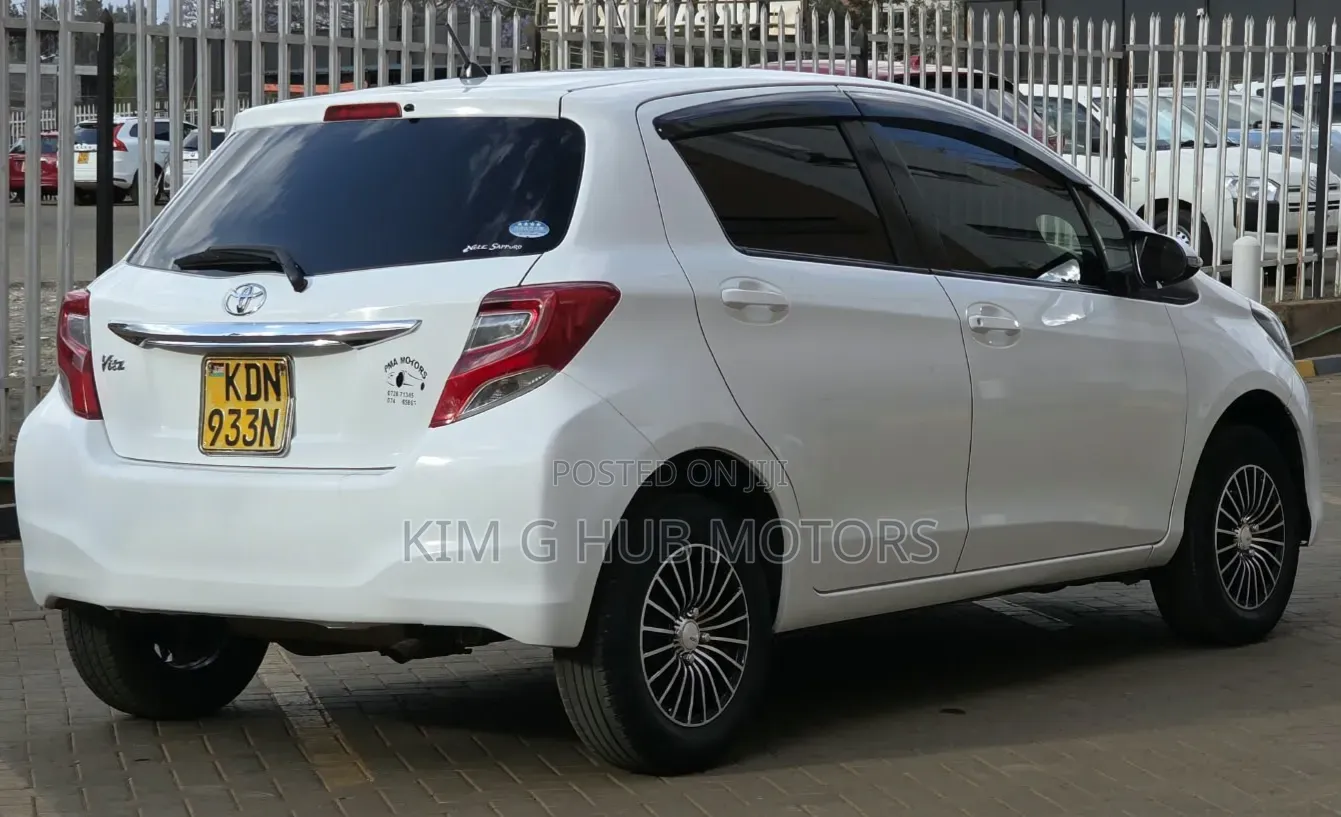 Toyota Vitz 1.3 FWD 5dr 2016 Pearl