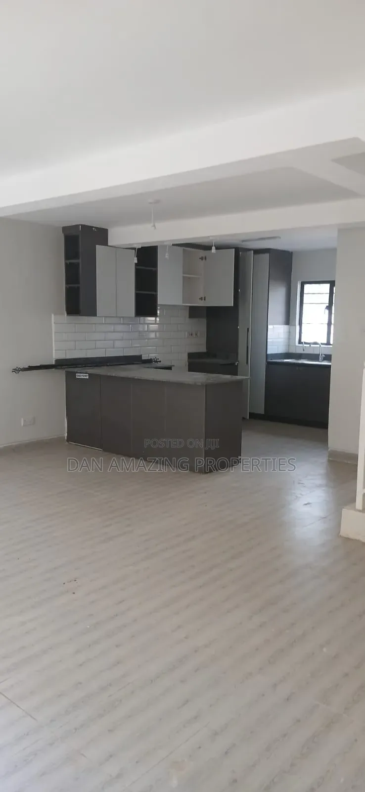 3bdrm Townhouse / Terrace in Kerarapon Drive for rent
