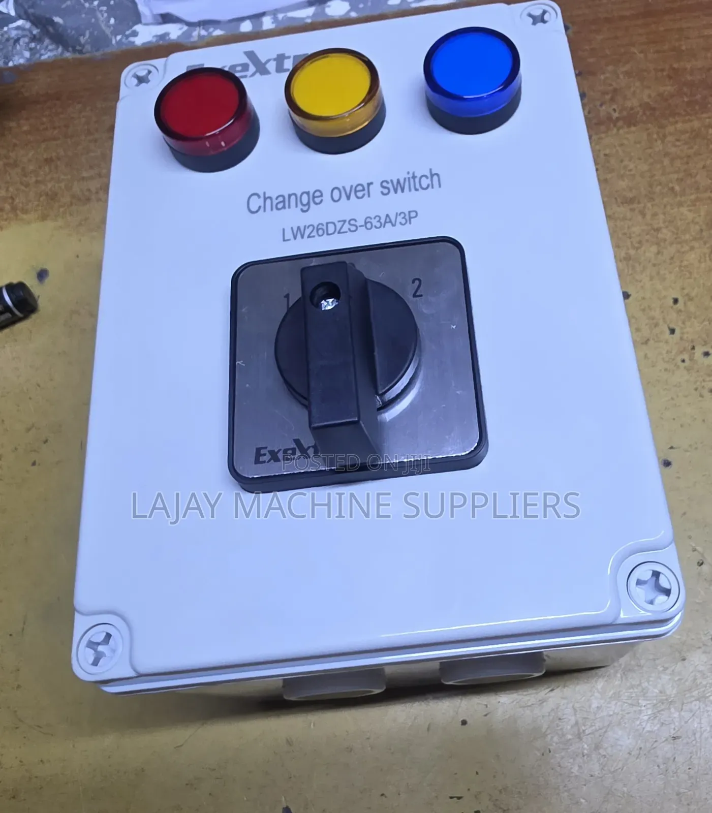 ExeExtra LW26DZS-63A/3P Manual Changeover Switch