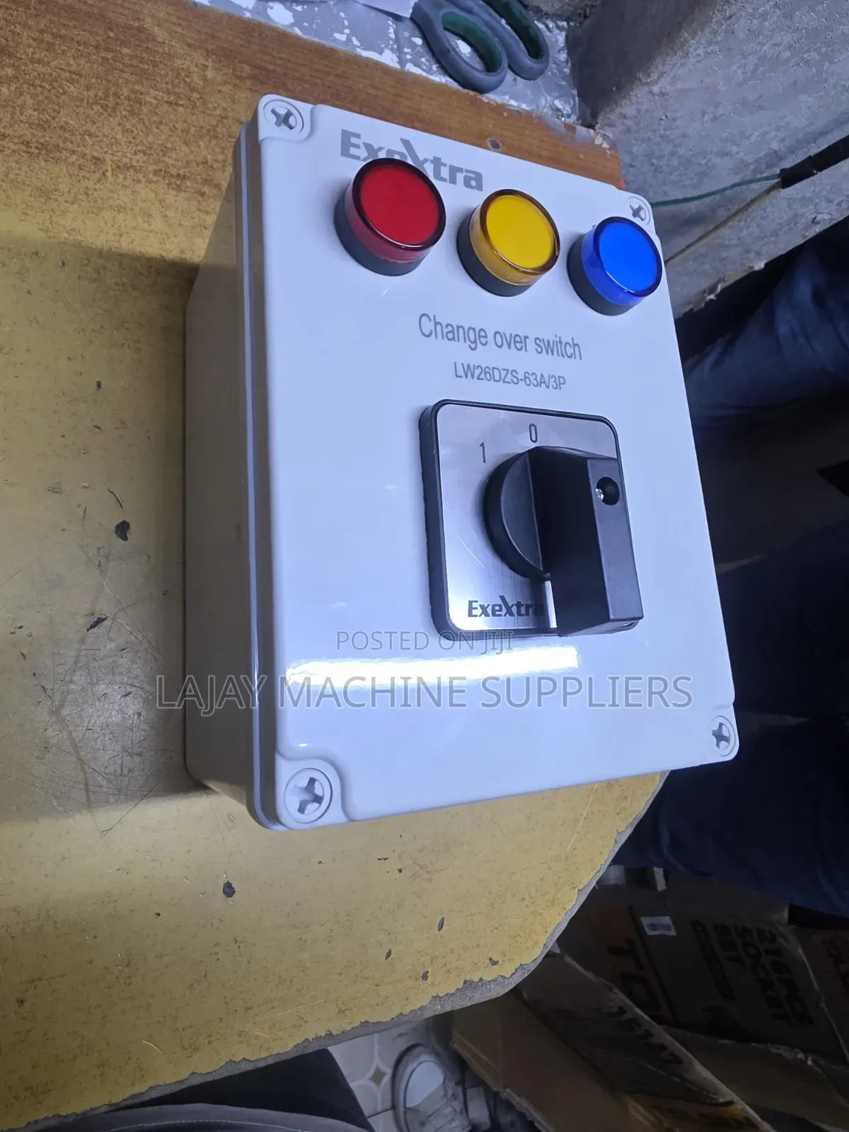 ExeExtra LW26DZS-63A/3P Manual Changeover Switch