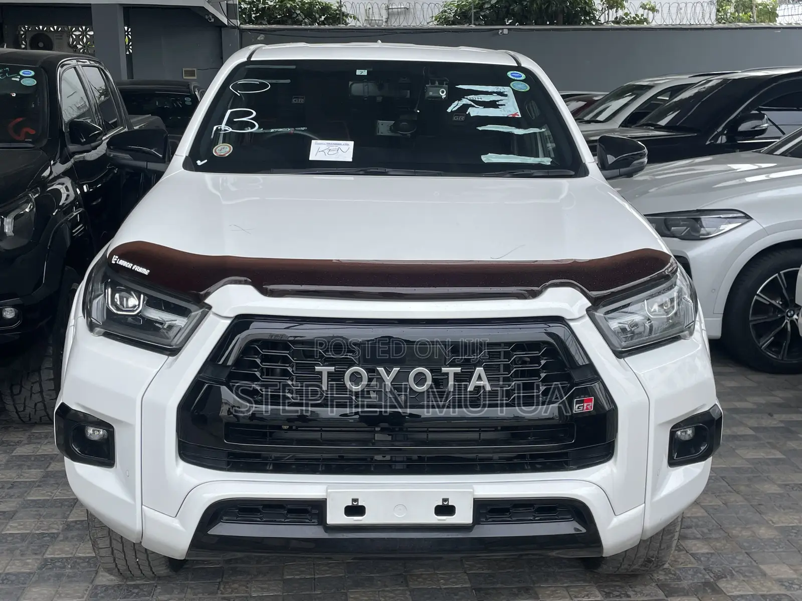 Toyota Hilux 2023 White