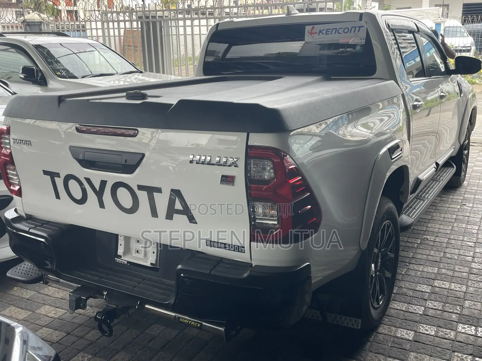 Toyota Hilux 2023 White