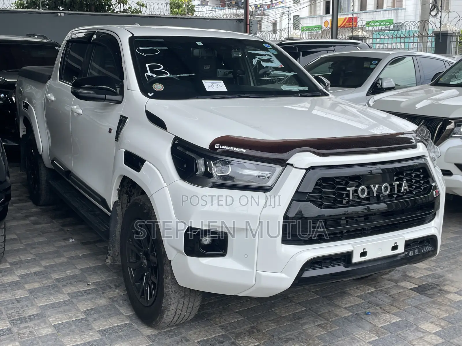 Toyota Hilux 2023 White