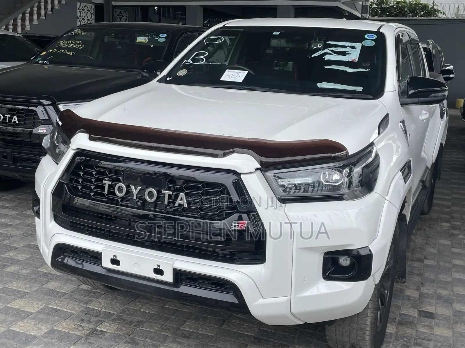 Toyota Hilux 2023 White