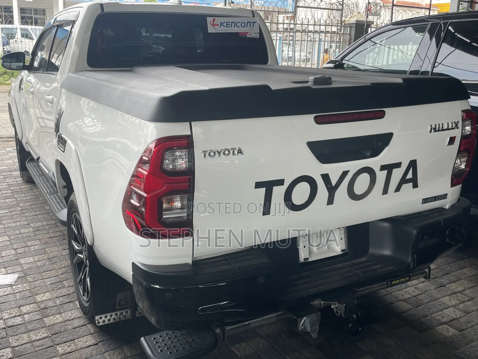 Toyota Hilux 2023 White