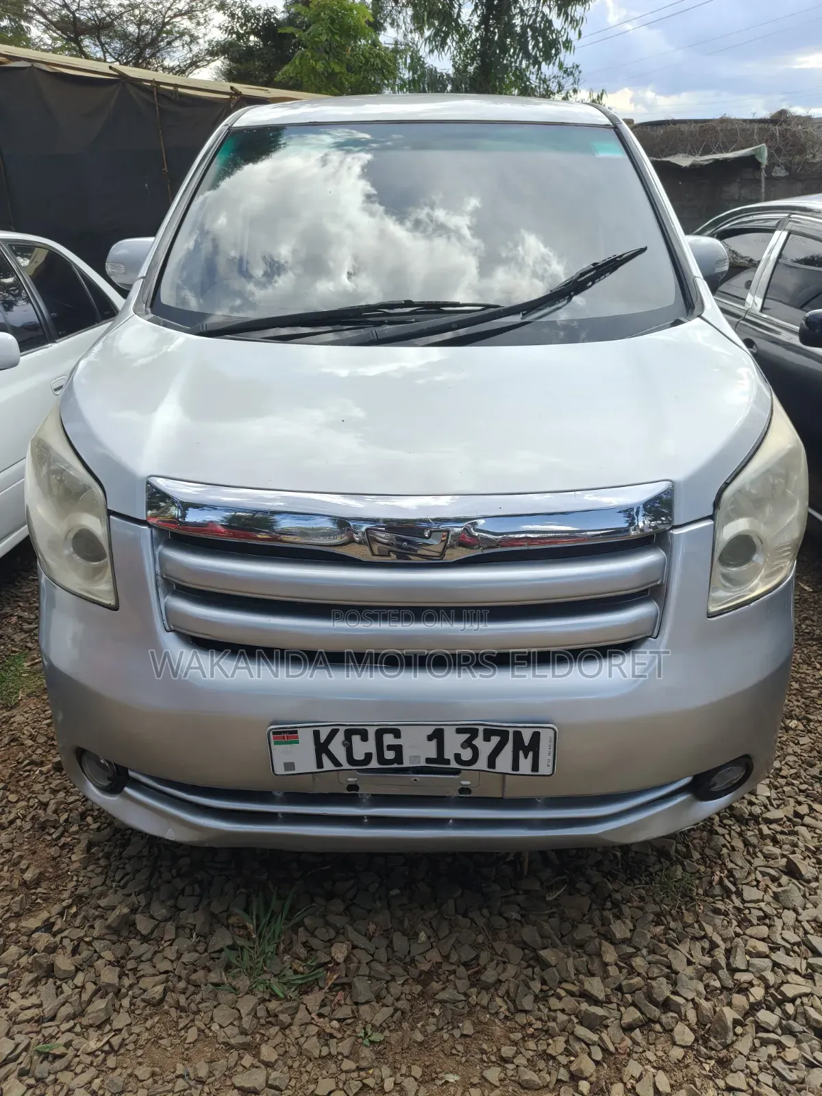 Toyota Noah 2.0 143hp FWD (7 Seater) 2008 Silver