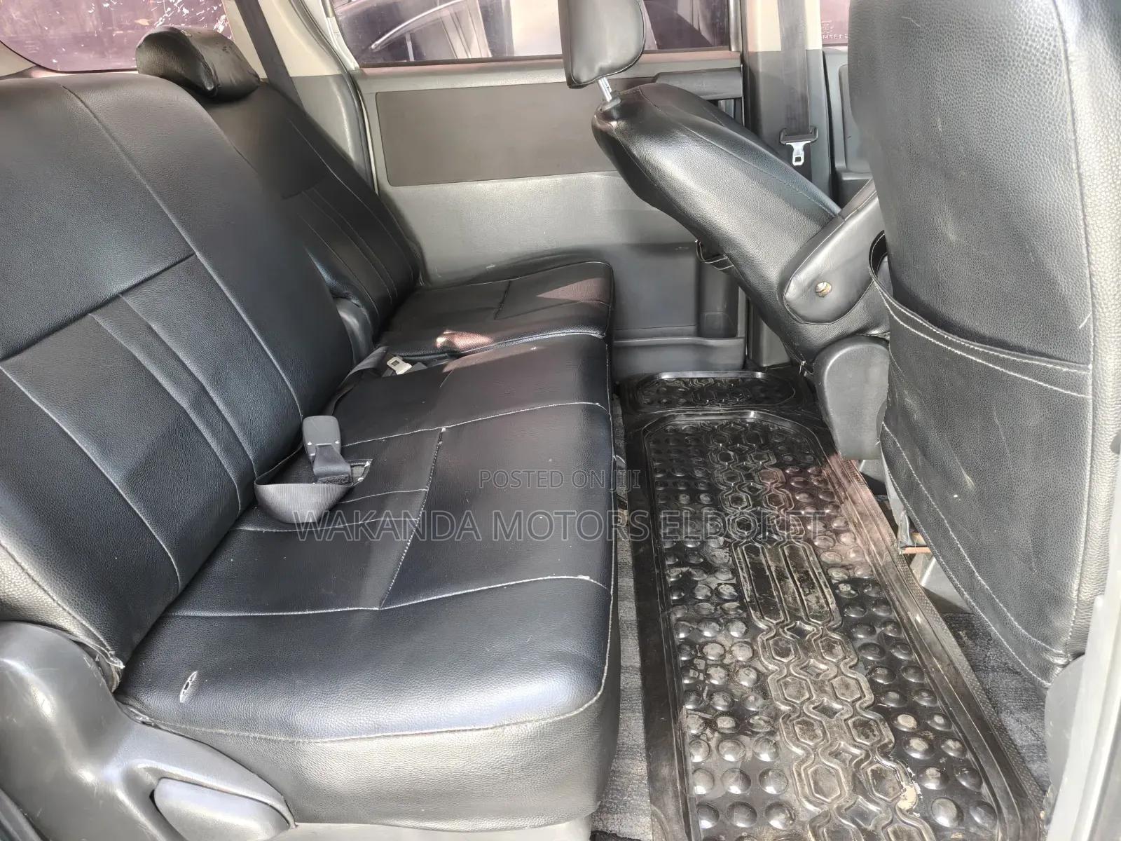 Toyota Noah 2.0 143hp FWD (7 Seater) 2008 Silver
