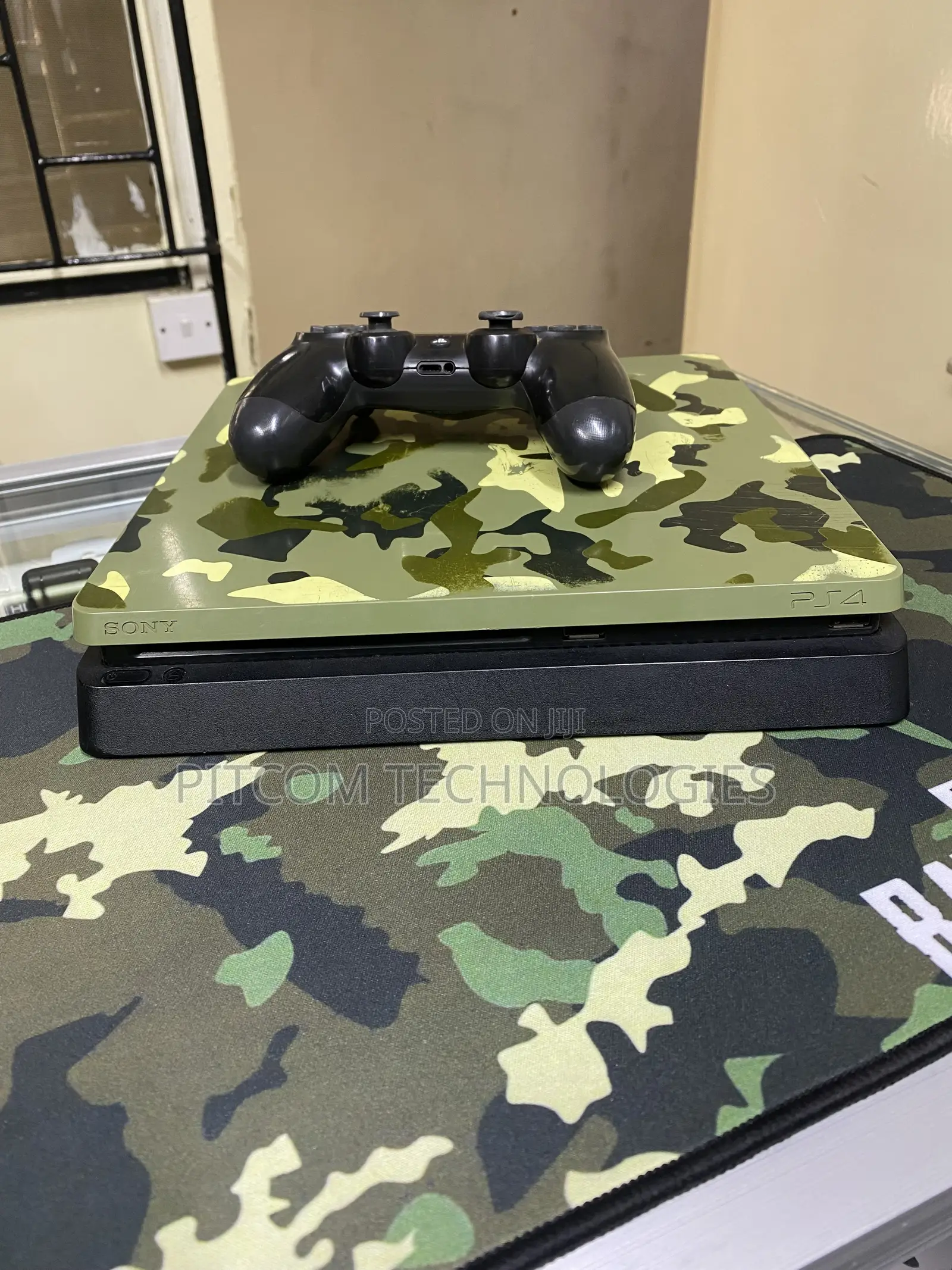 Sony PS4 Console With One Gaming Pad