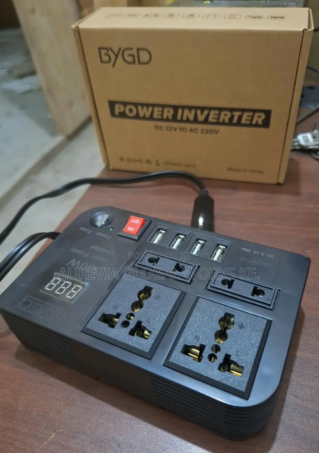 *300W Car Power Inverter , Equipped With Multi-Plug AC Sockets,
