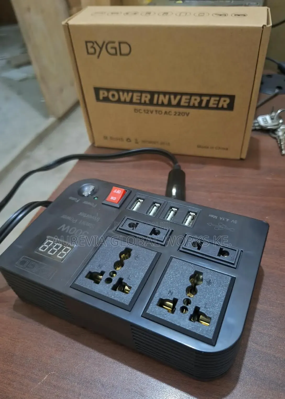 *300W Car Power Inverter , Equipped With Multi-Plug AC Sockets,