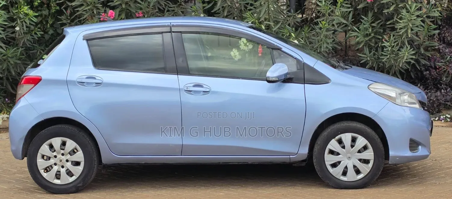 Toyota Vitz 1.3 FWD 5dr 2013 Blue