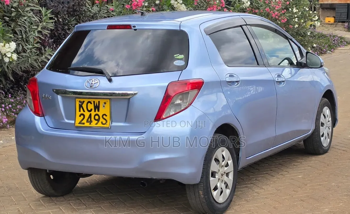 Toyota Vitz 1.3 FWD 5dr 2013 Blue