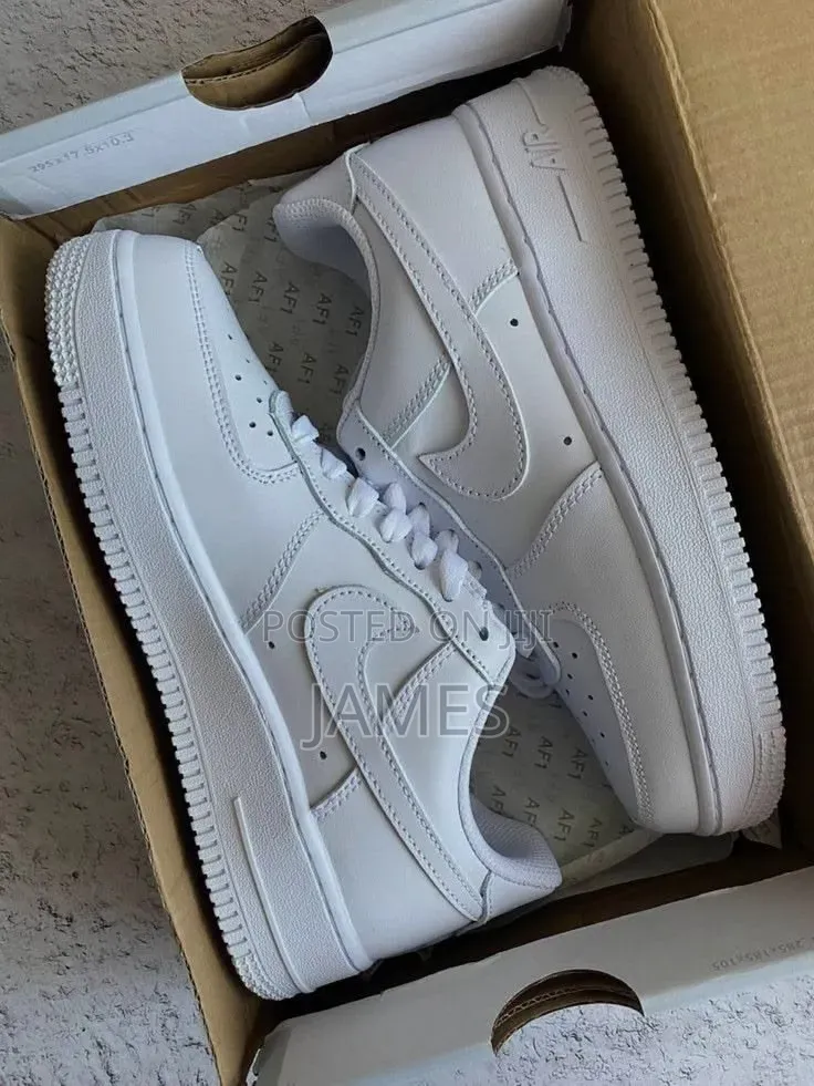 Nike Air Force 1 - Classic Triple White Triple Blackall Sizes