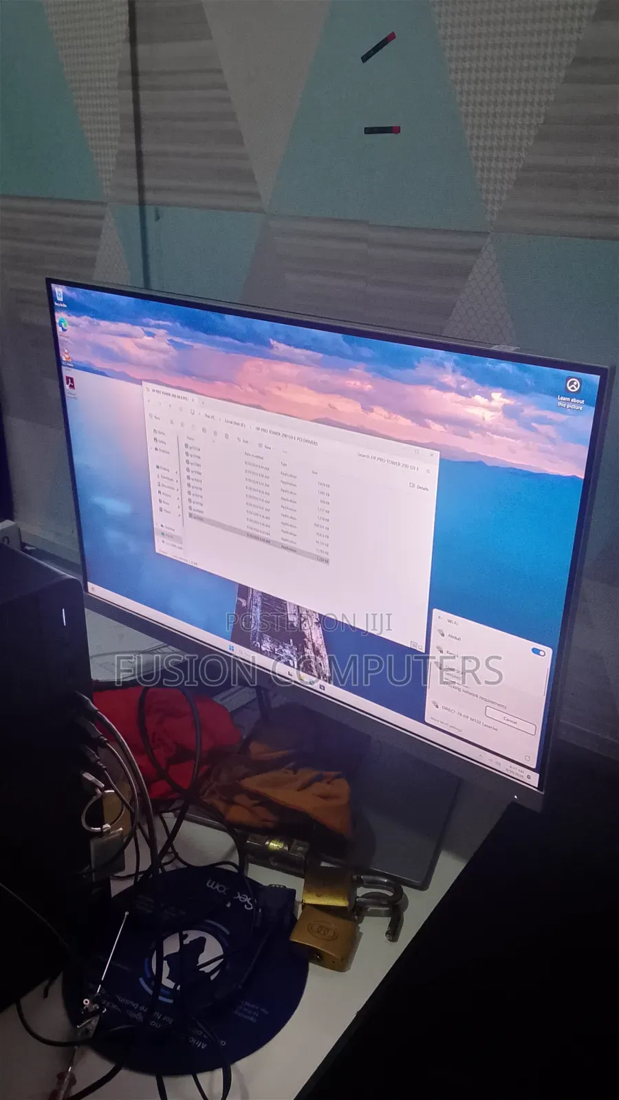 HP EliteDisplay E243i
Is a 24-Inch Business Monitor