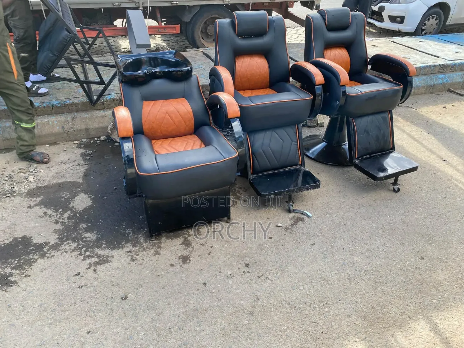 2 Recliner Kinyozi Seats and Washing Sink