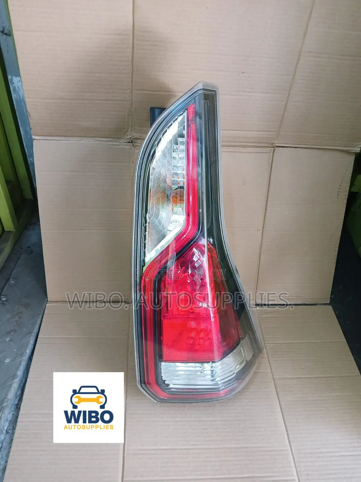 Nissan Serena C27 Backlights