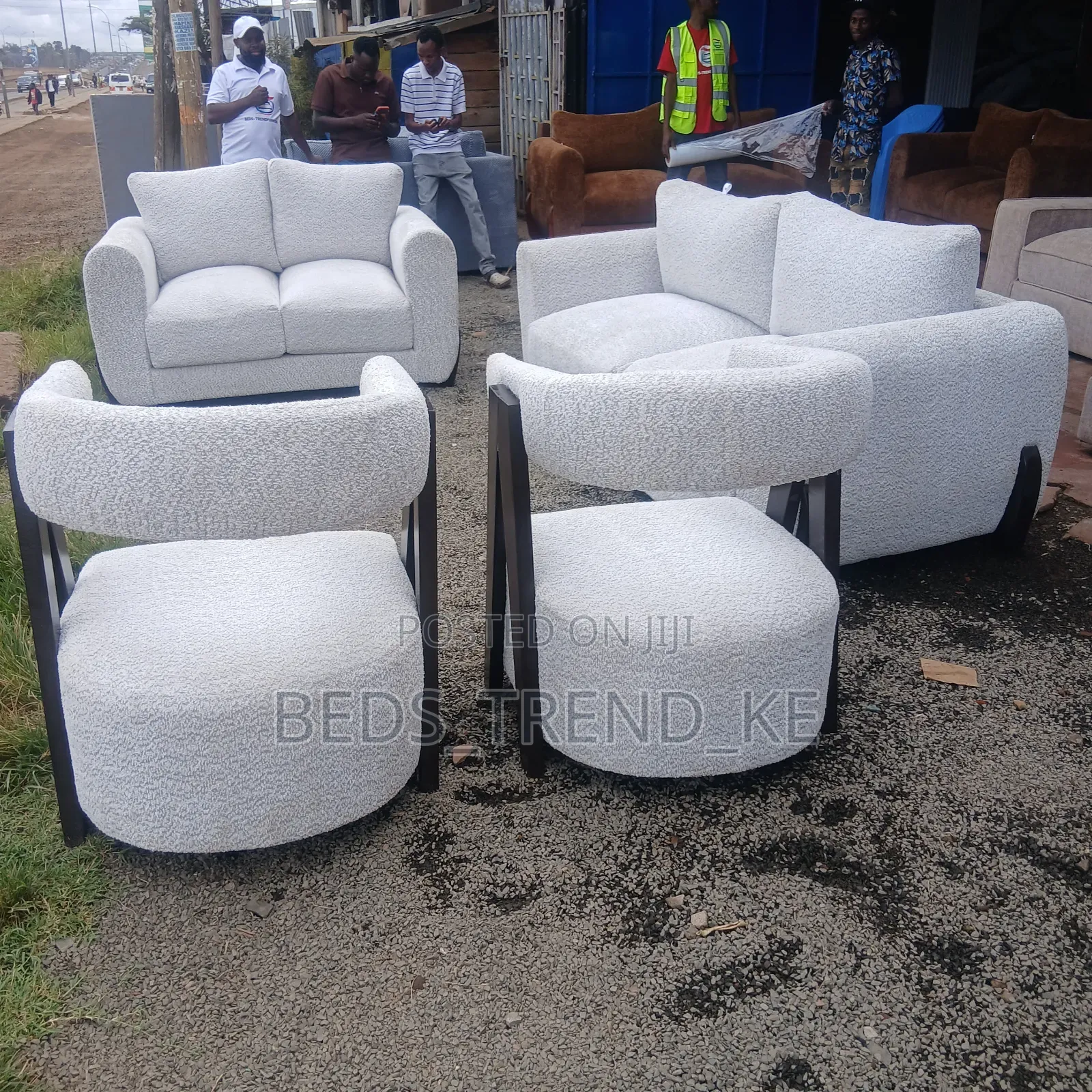 3,2 With Arm Chairs
