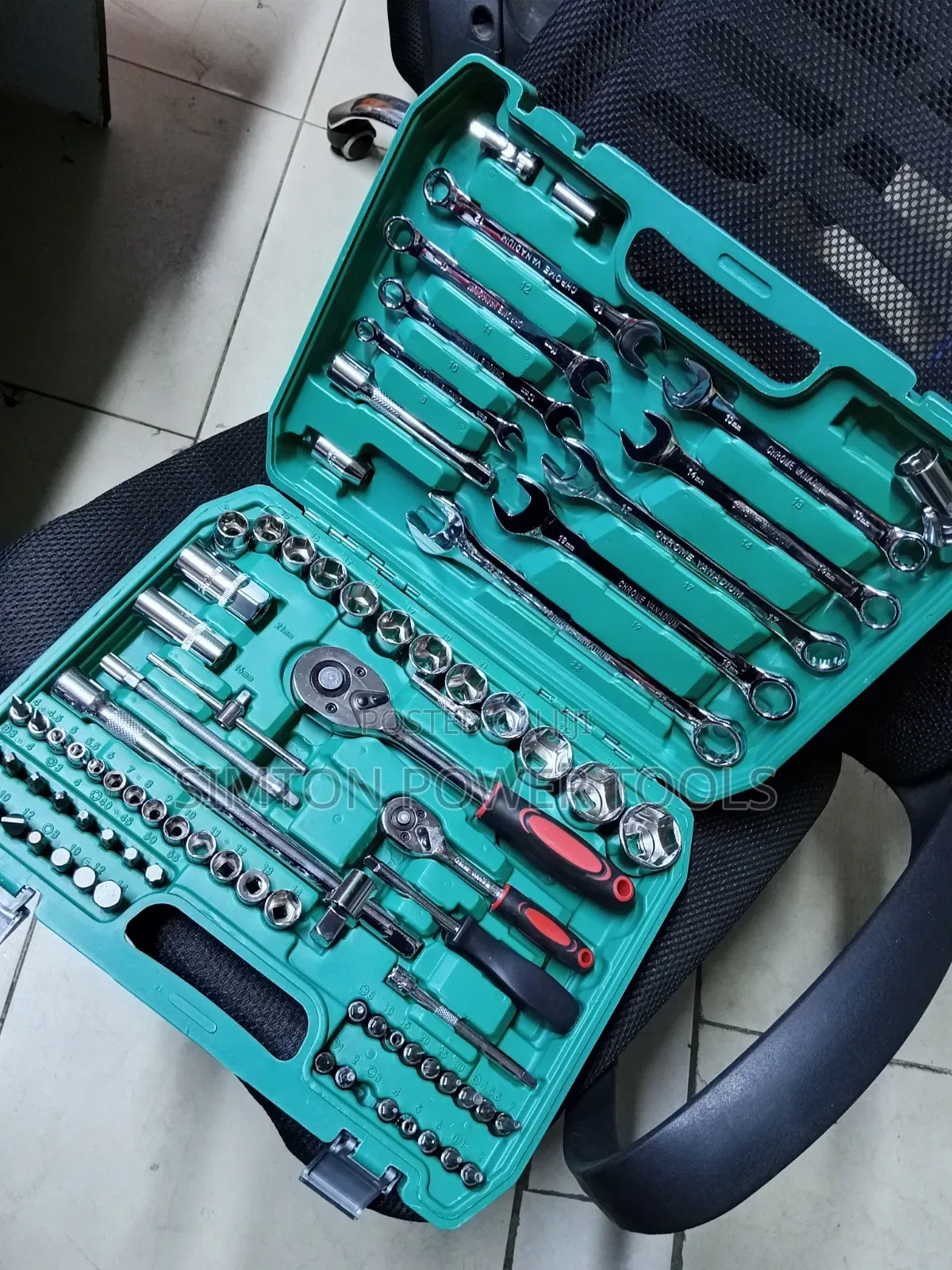 216-Piece Chrome Vanadium (CR-V) Professional Mechanics Tool Set.