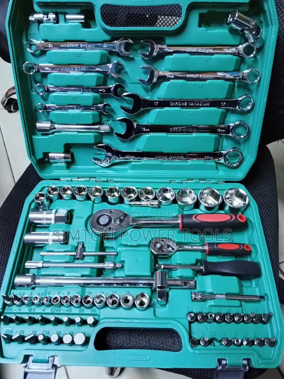 216-Piece Chrome Vanadium (CR-V) Professional Mechanics Tool Set.