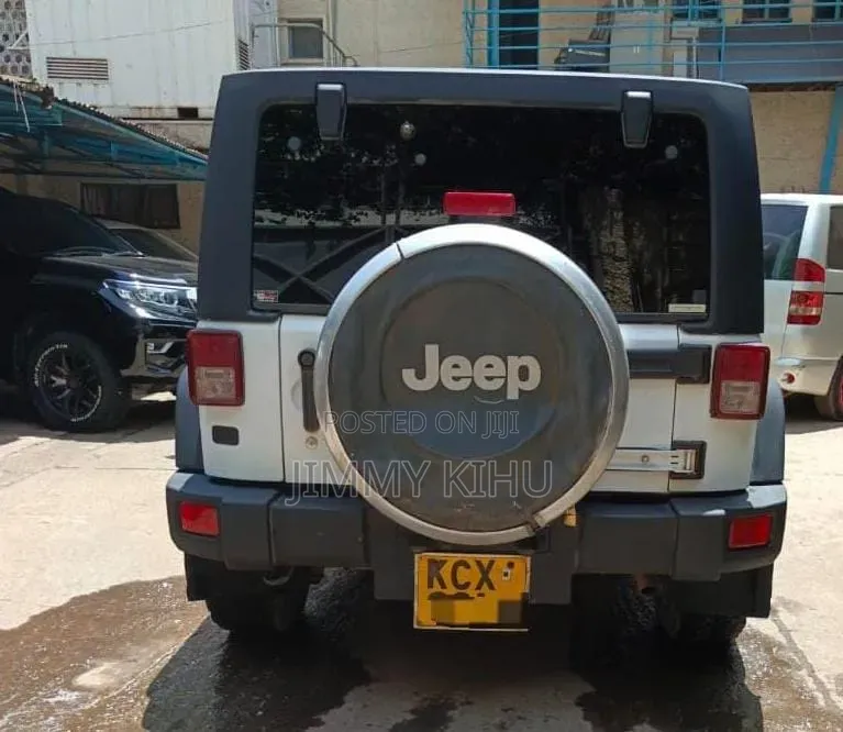 Jeep Wrangler Unlimited Sport 2012 White