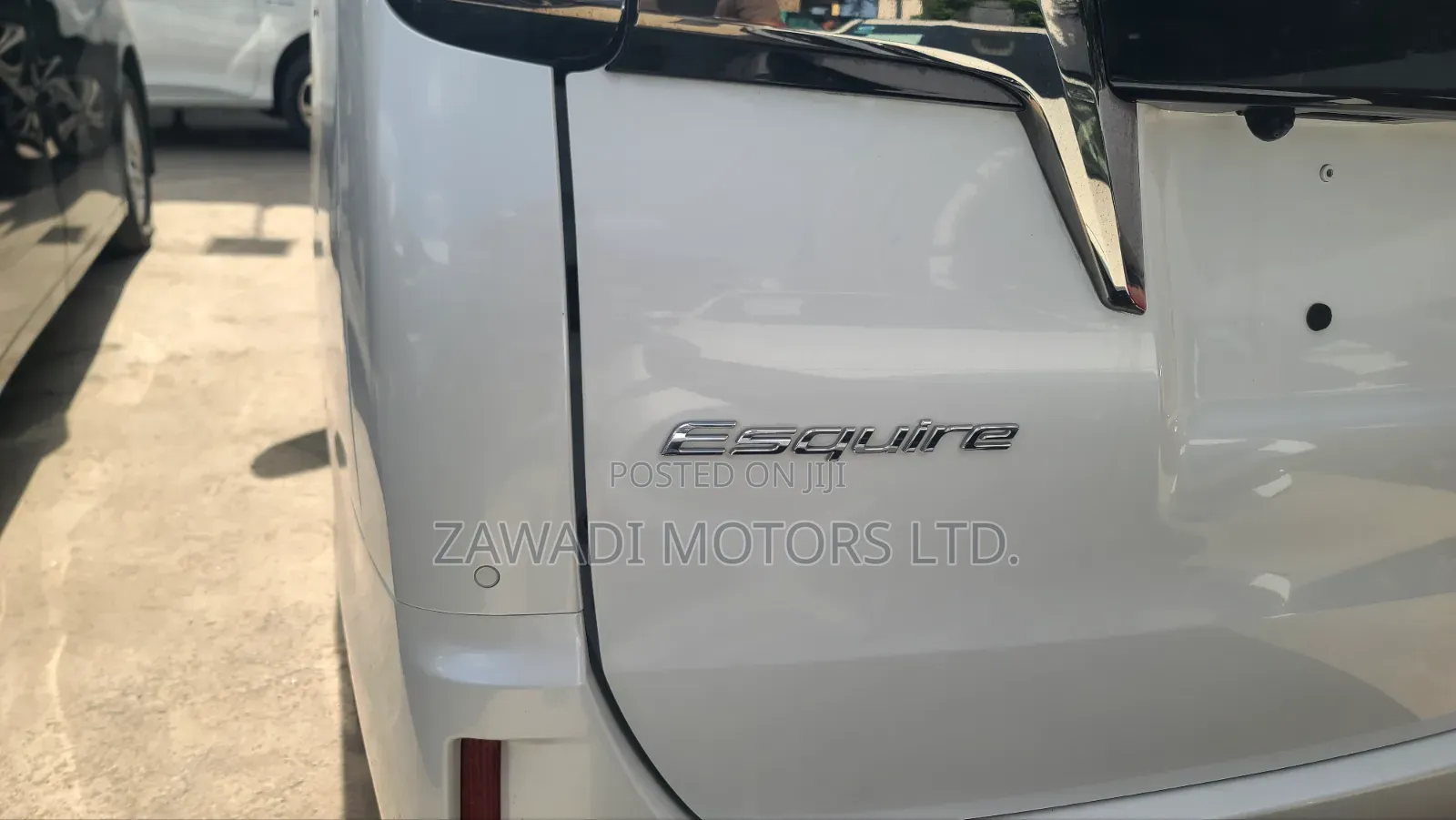 Toyota Esquire 1.8 FWD Hybrid (7 seater) 2019 White