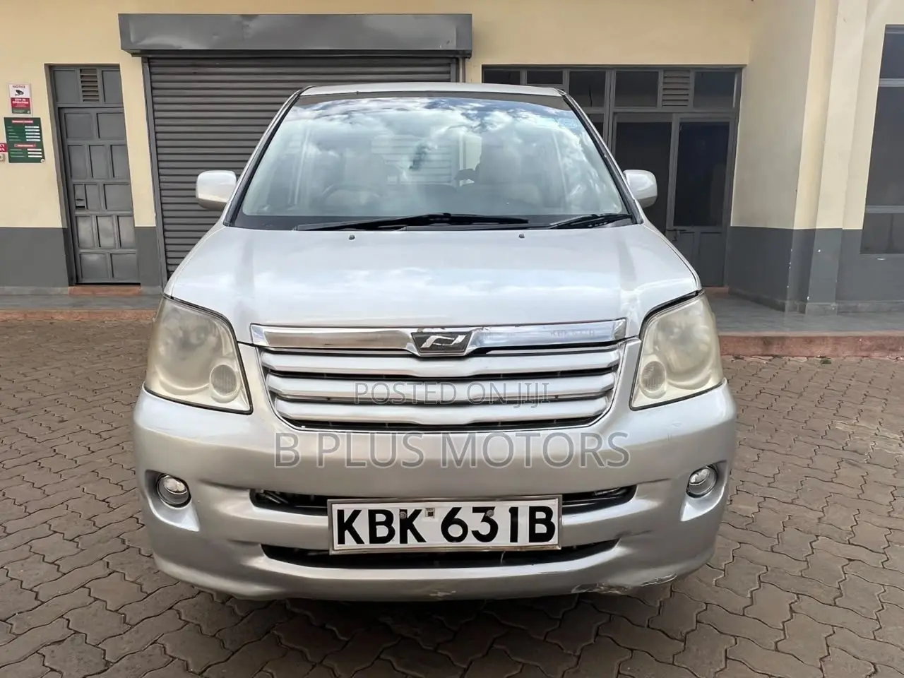 Toyota Noah 2002 Silver