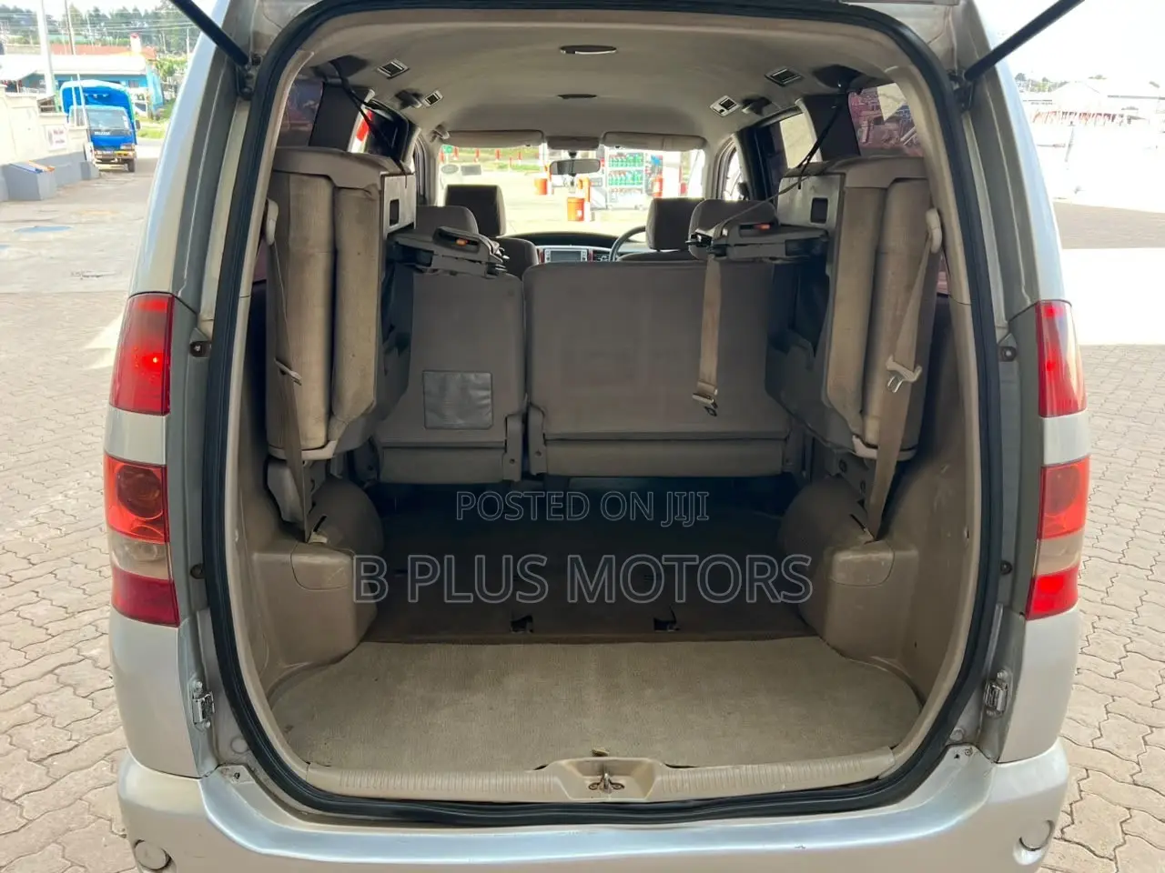 Toyota Noah 2002 Silver