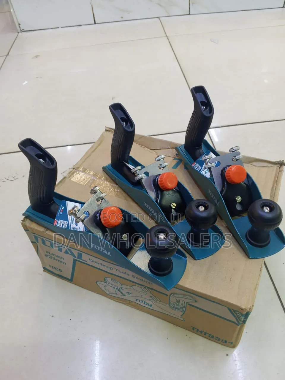 TOTAL Heavy Duty Wood Planer Adjustable Cutting Depth Manual Tool