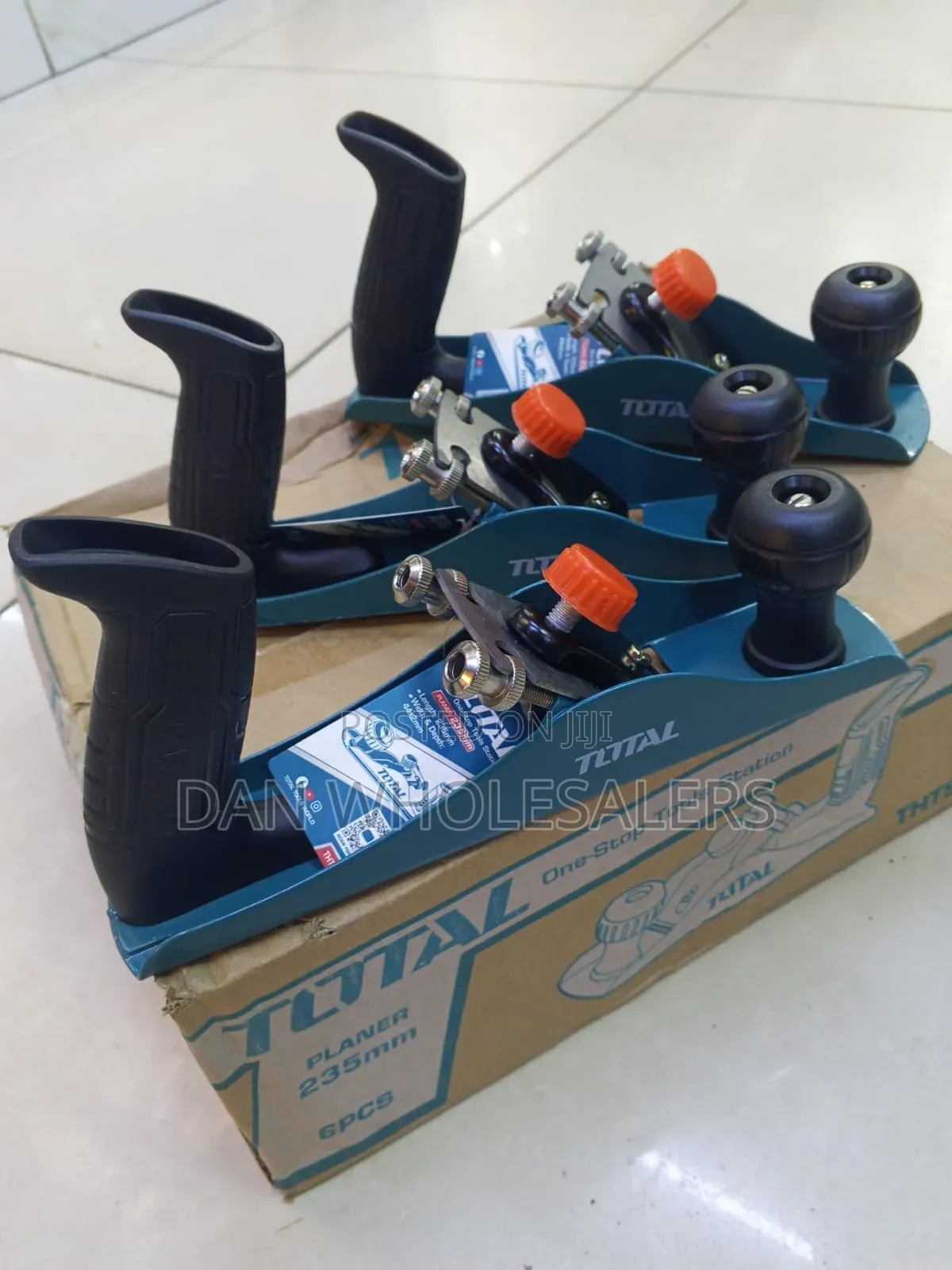 TOTAL Professional Carpentry Planer Adjustable Knob Wood Shaving Tool