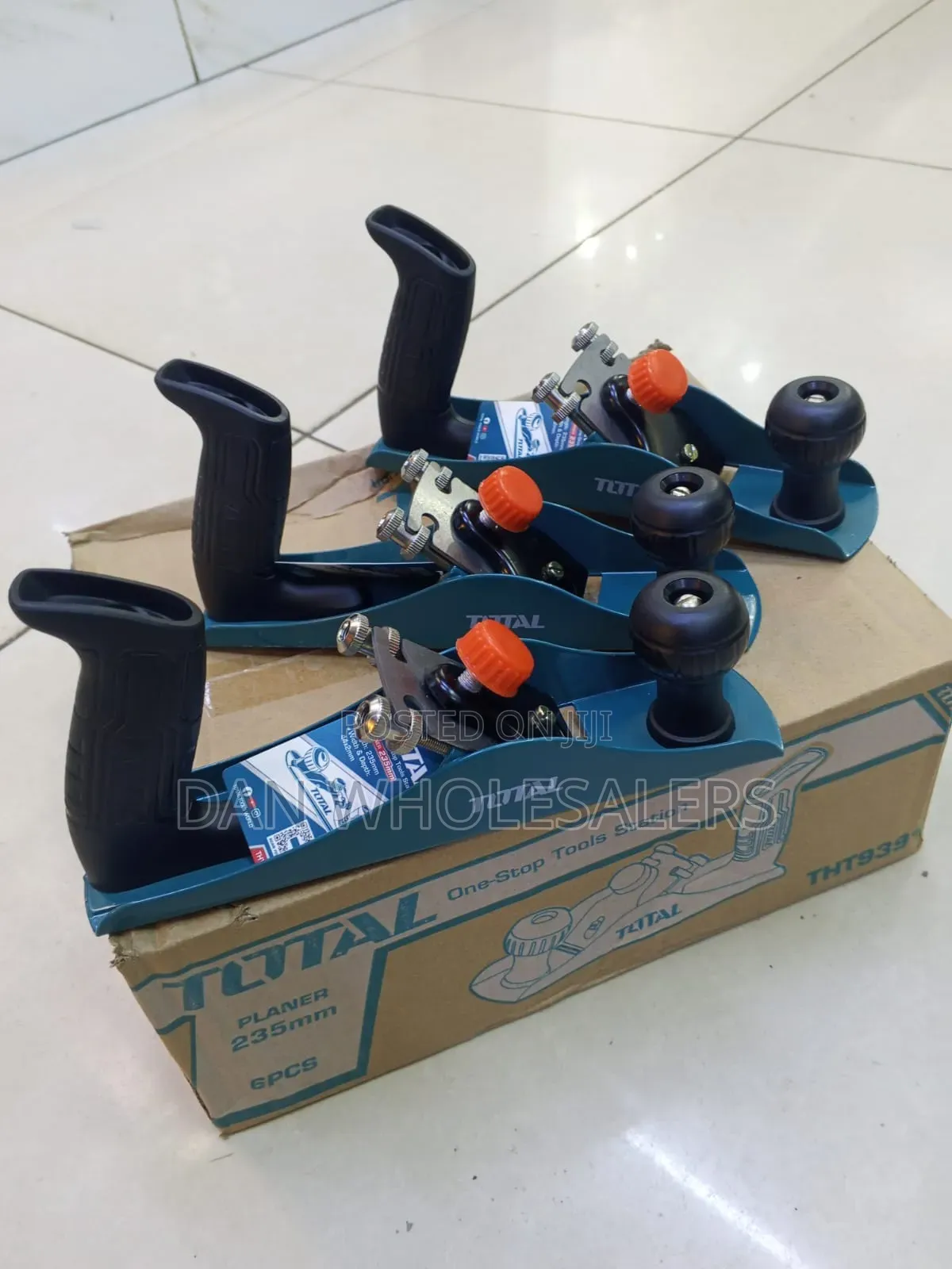 TOTAL Manual Wood Planer 235mm Durable Body for Workshop Use
