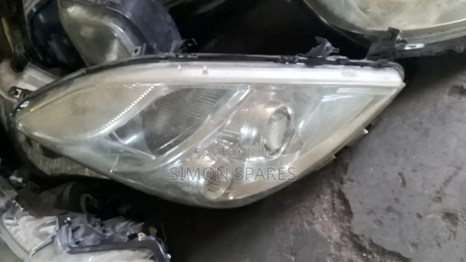 Toyota Isis Headlight Xenon
