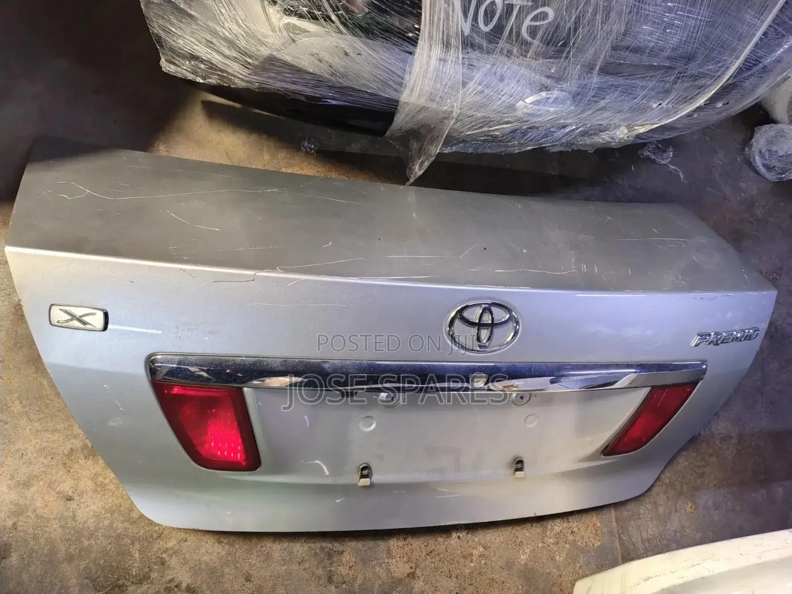Toyota Premio Boot / Tailgate