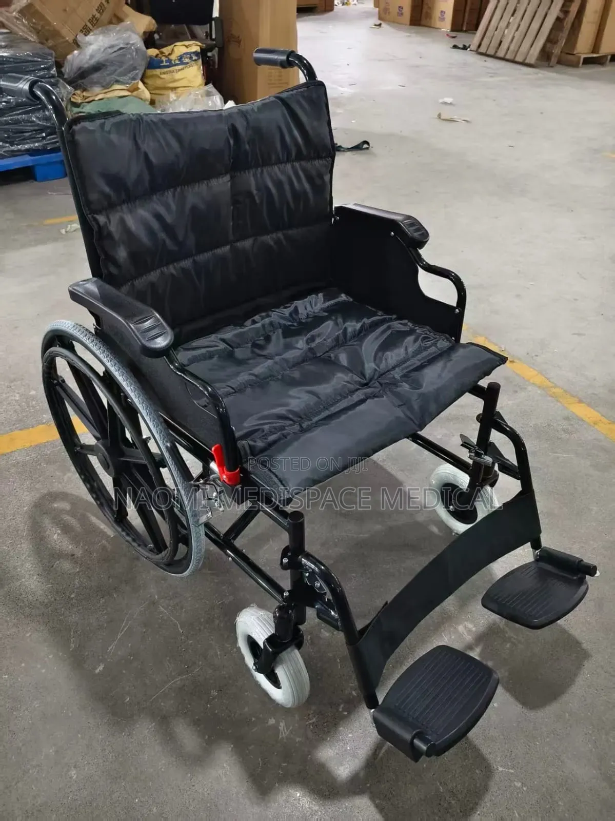 Comfortable Extra Wide Heavy-Duty Wheelchair With Padded Seat,Footrest
