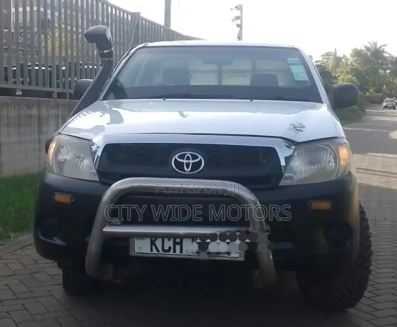 Toyota Hilux 2013 White