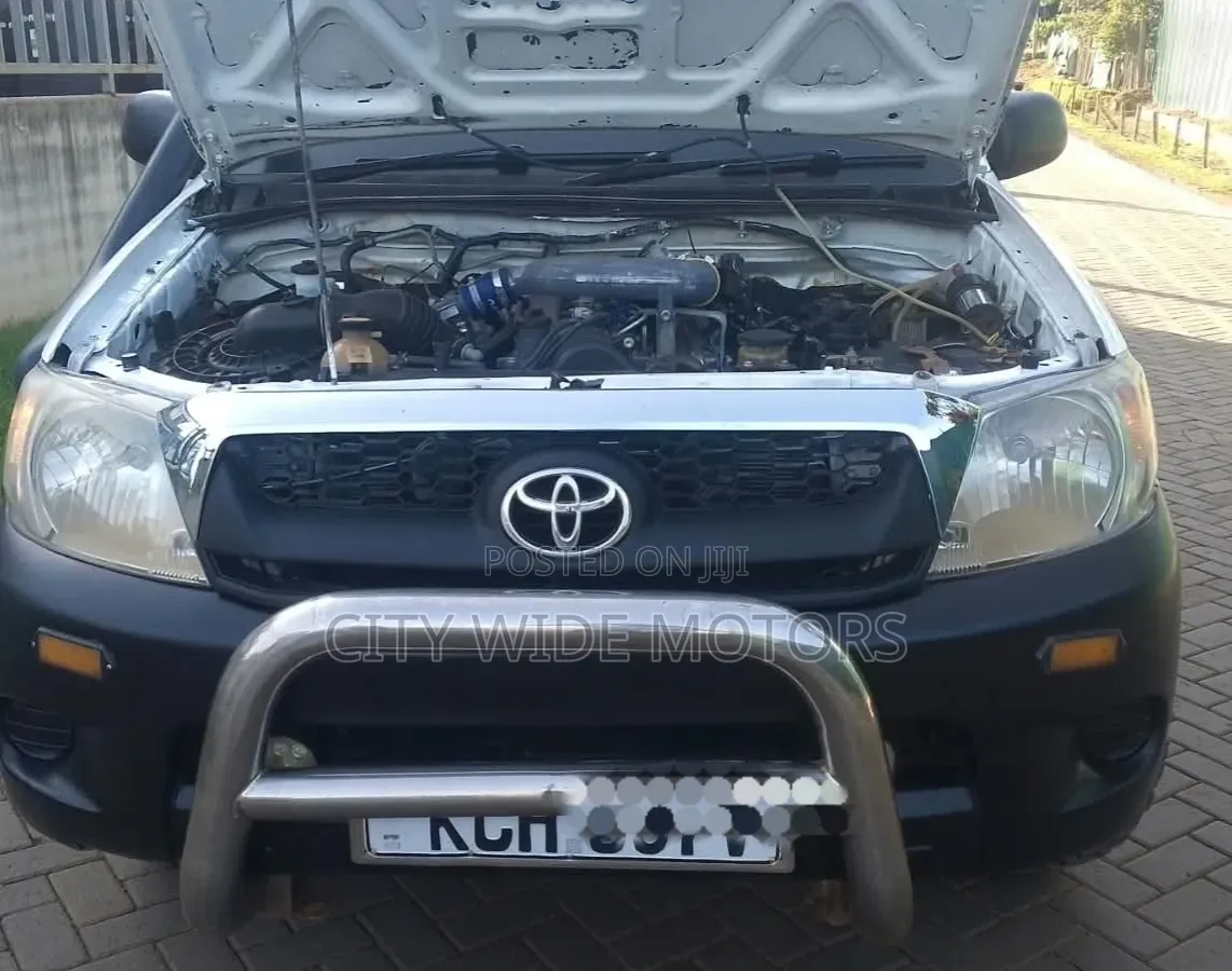 Toyota Hilux 2013 White