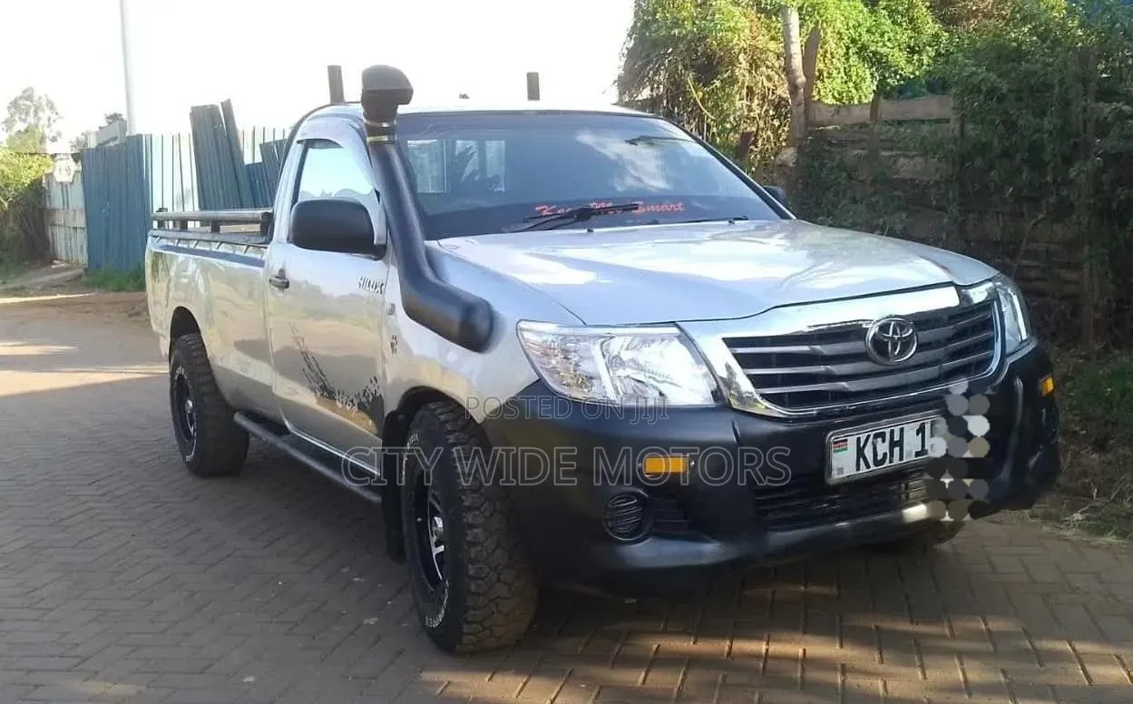 Toyota Hilux 2015 Silver