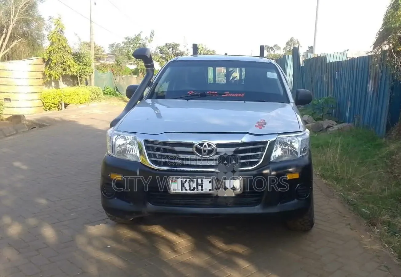 Toyota Hilux 2015 Silver